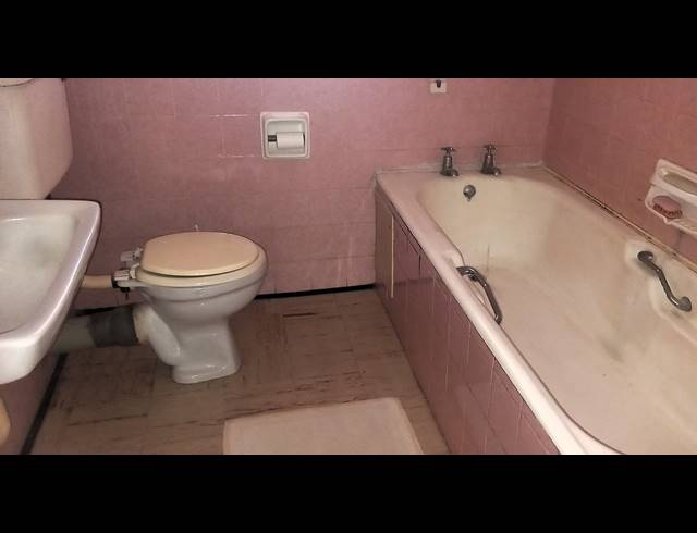 2 bed property for sale in ILLOVO BEACH